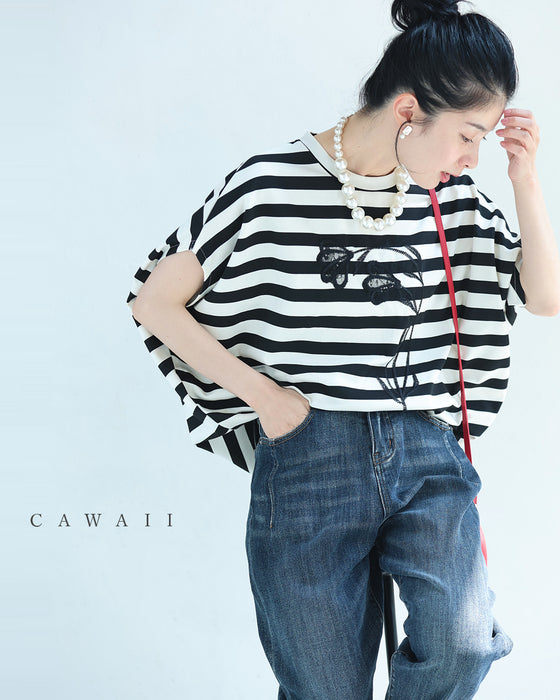 腕周りゆったりドルマンの黒花刺繍ボーダーTシャツトップス