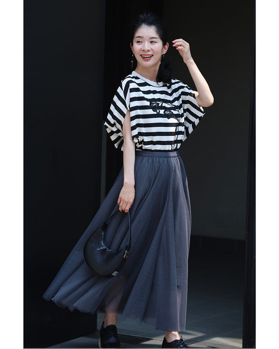 腕周りゆったりドルマンの黒花刺繍ボーダーTシャツトップス