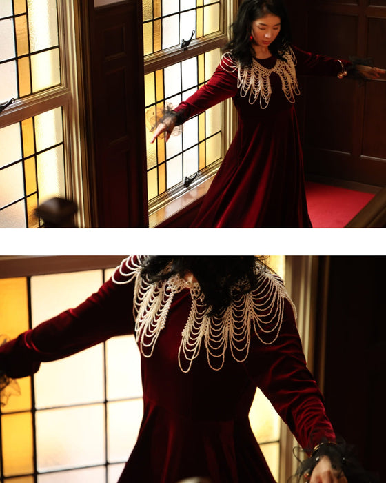 肩まで覆うドレッシーパールネックレス