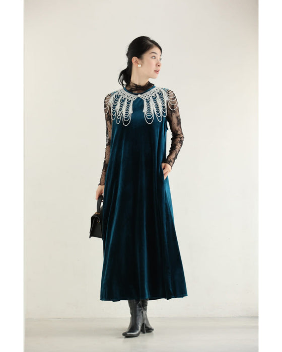 肩まで覆うドレッシーパールネックレス