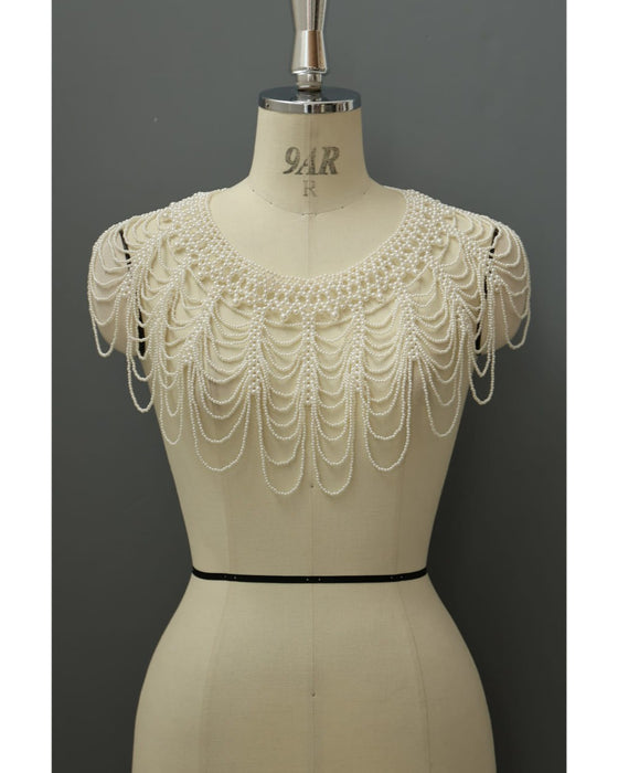 肩まで覆うドレッシーパールネックレス