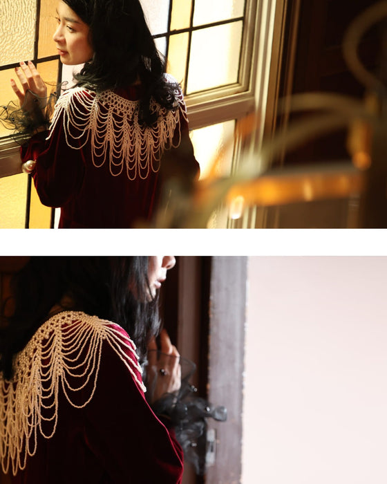 肩まで覆うドレッシーパールネックレス