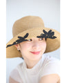 内にも秘める黒花レースの麦わら風帽子