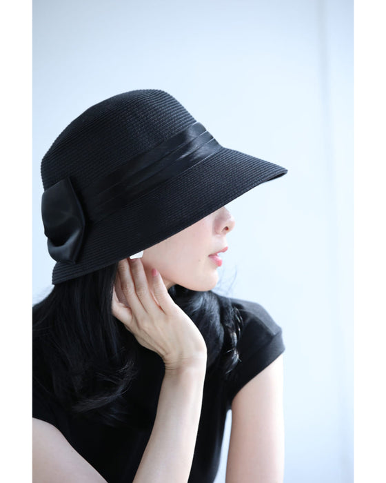 艶めくバックリボンの麦わら風帽子