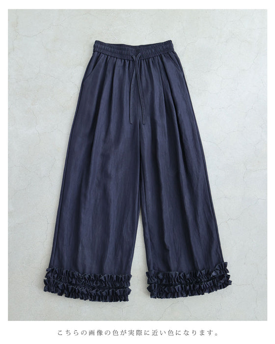 足元に可愛いフリルを添えたワイドパンツ