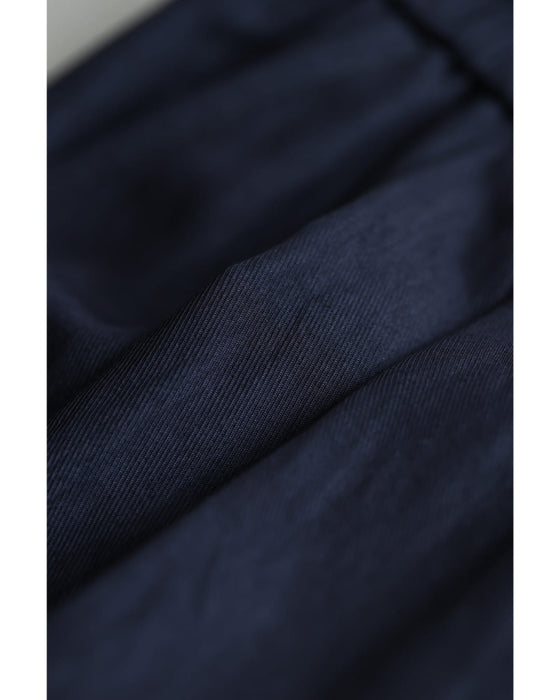 足元に可愛いフリルを添えたワイドパンツ