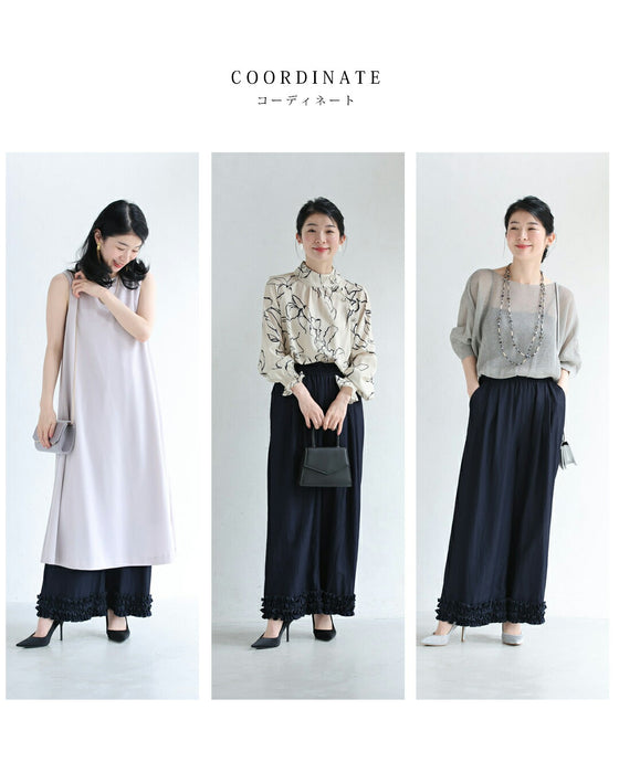 足元に可愛いフリルを添えたワイドパンツ