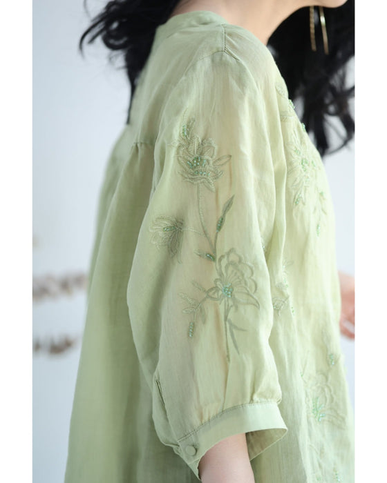 ビーズを施した花刺繍咲く涼やかリネンブラウストップス