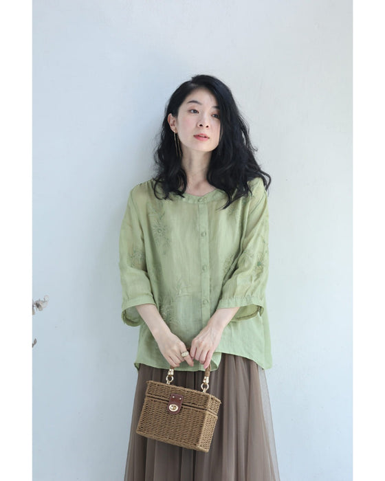 ビーズを施した花刺繍咲く涼やかリネンブラウストップス