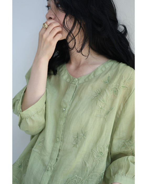 ビーズを施した花刺繍咲く涼やかリネンブラウストップス