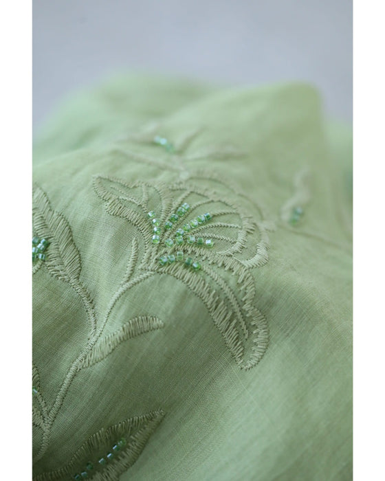 ビーズを施した花刺繍咲く涼やかリネンブラウストップス