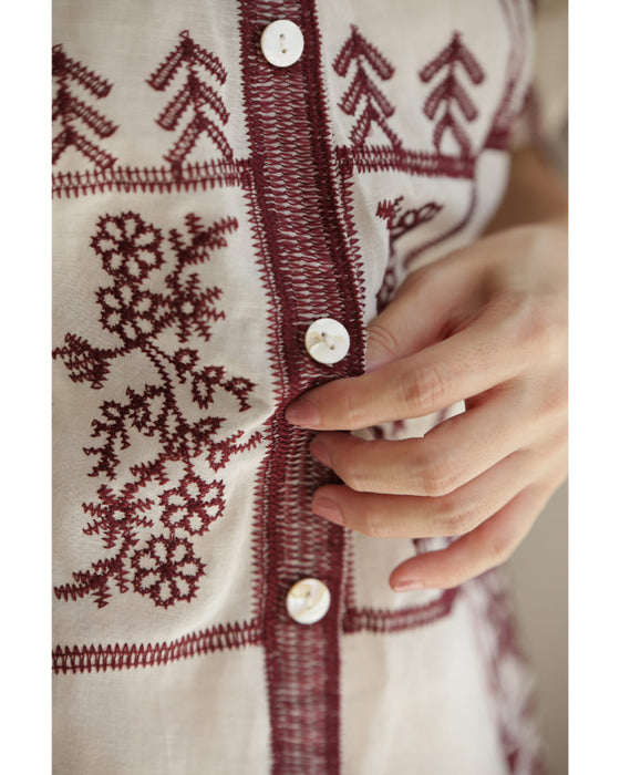 ワイン色刺繍で描くタイル柄シアーシャツトップス