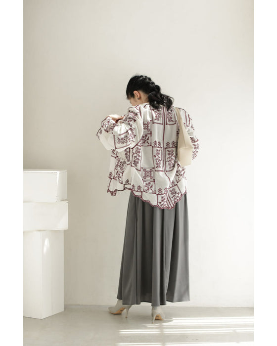 ワイン色刺繍で描くタイル柄シアーシャツトップス