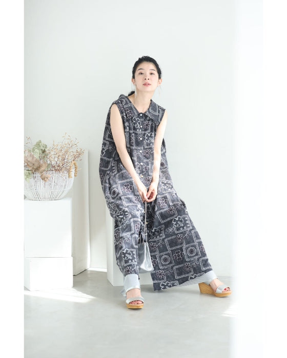 ゆったり心地よい刺繍風プリントのロングワンピース(紐リボン付き)