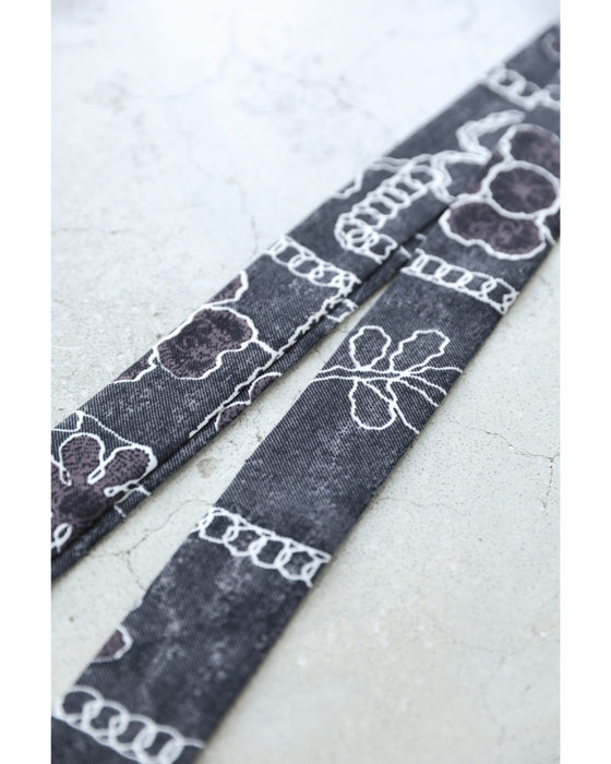 ゆったり心地よい刺繍風プリントのロングワンピース(紐リボン付き)