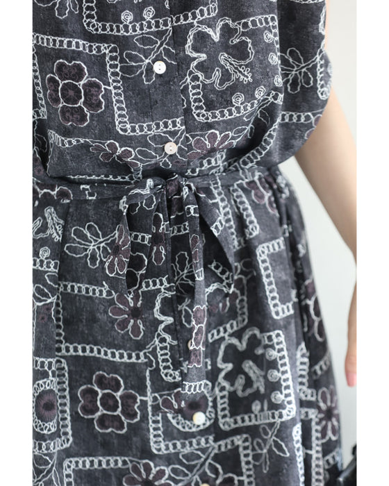 ゆったり心地よい刺繍風プリントのロングワンピース(紐リボン付き)