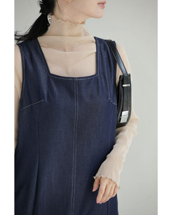 スクエアネックの柔らかなデニム調ロングワンピース(ベルト付き)