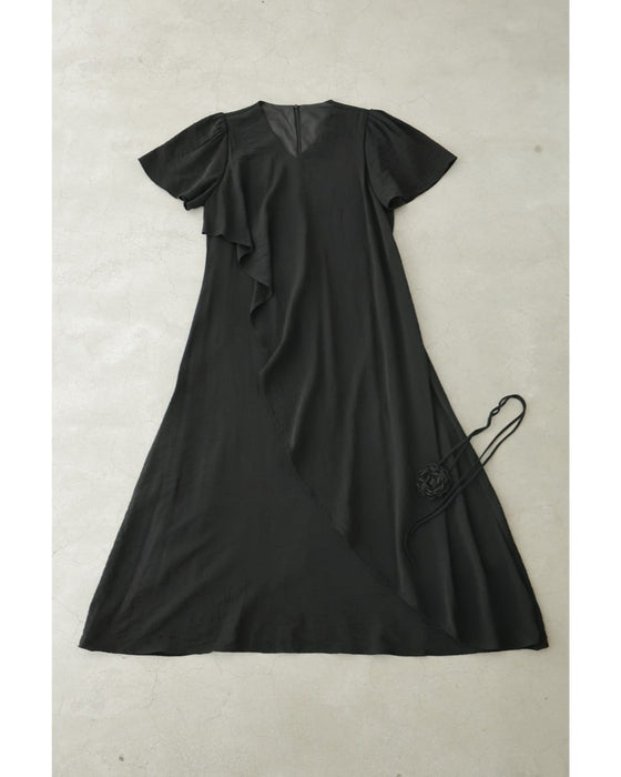 アシンメトリーな重なるフレアデザインロングワンピース(コサージュベルト付き)