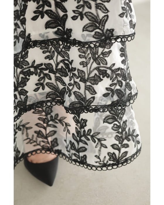 リーフ刺繍の段フレアオーガンジーロングワンピース