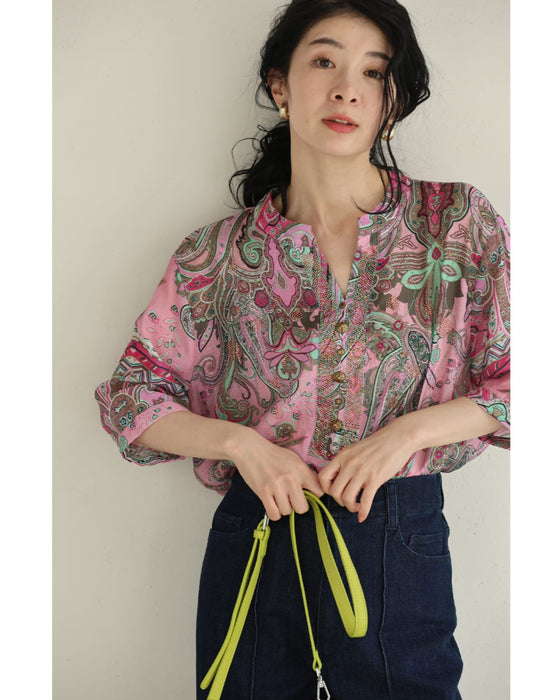 ビジュー輝く彩りスカーフ柄ブラウストップス
