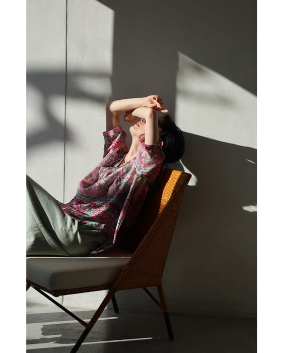 ビジュー輝く彩りスカーフ柄ブラウストップス