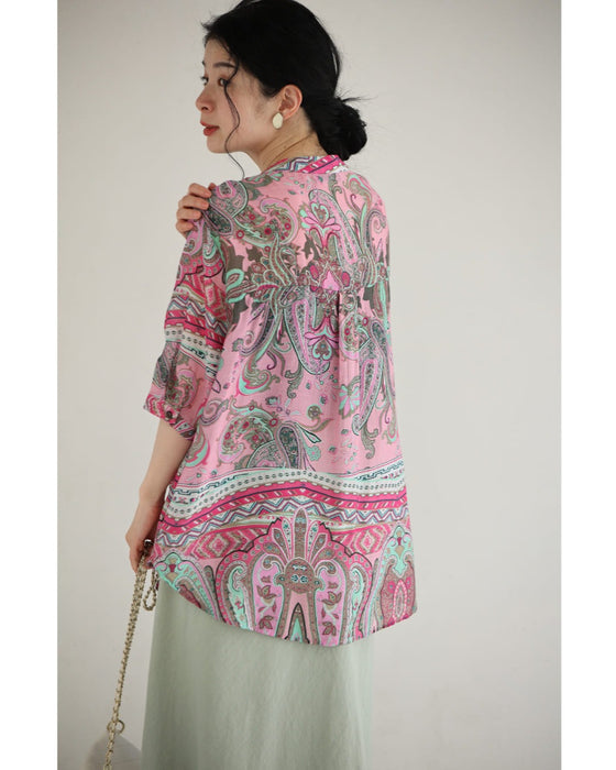 ビジュー輝く彩りスカーフ柄ブラウストップス