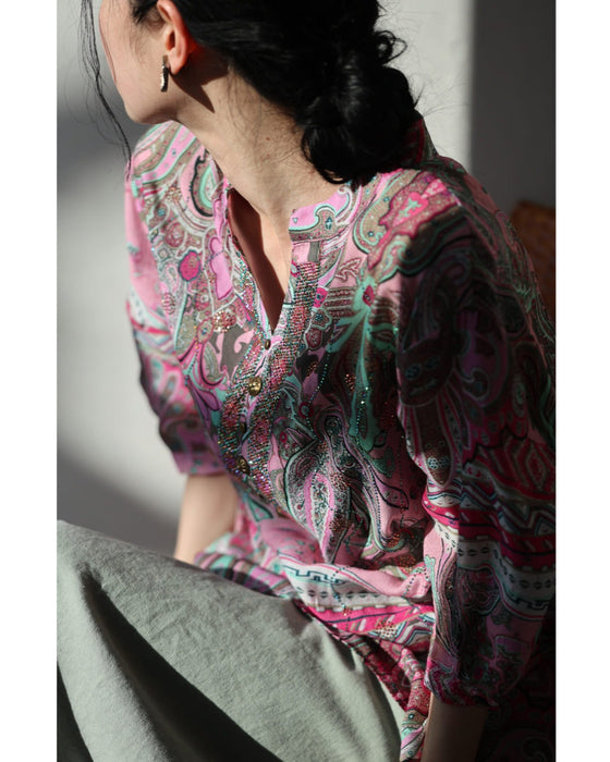 ビジュー輝く彩りスカーフ柄ブラウストップス