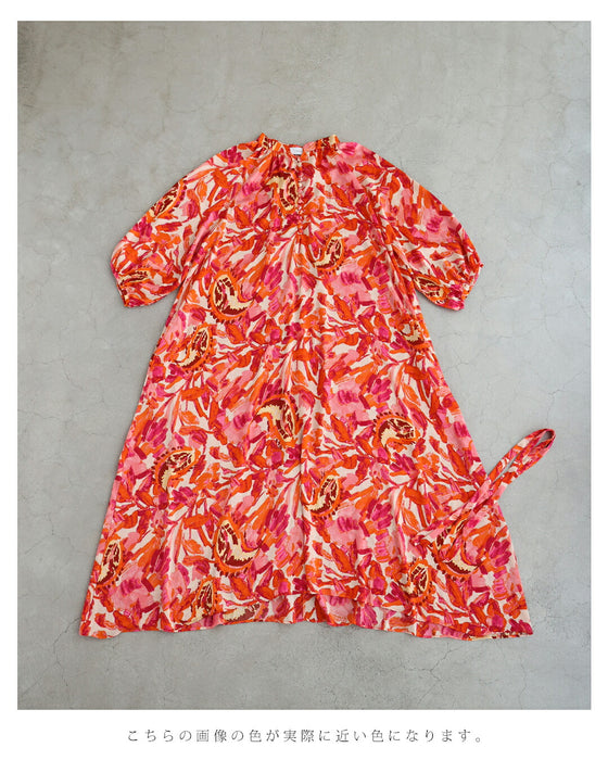 エネルギッシュな色を纏うフラワーパターンロングワンピース（紐リボン付き）