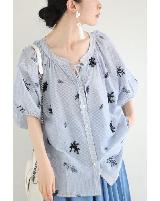 ビジュー輝く植物刺繍ストライプブラウストップス