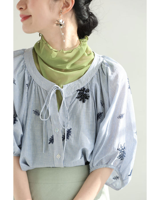 ビジュー輝く植物刺繍ストライプブラウストップス