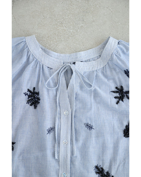 ビジュー輝く植物刺繍ストライプブラウストップス