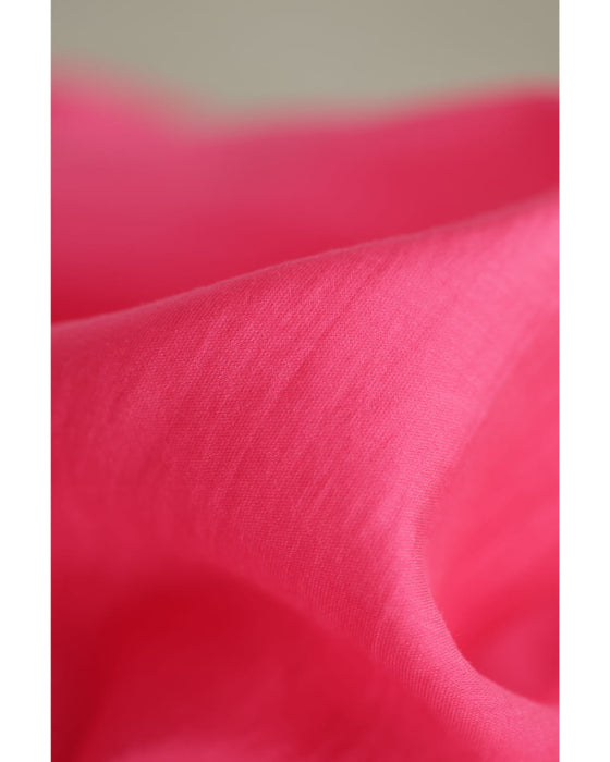 刺繍浮かぶ華やかピンクのビジューネックシャツトップス