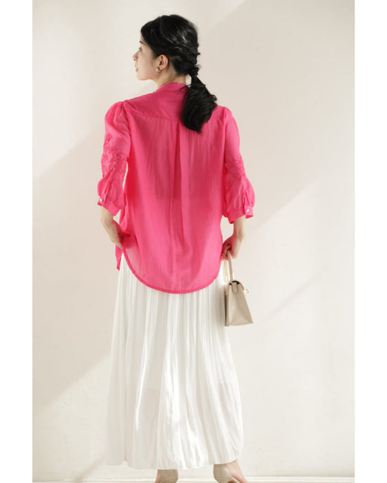 刺繍浮かぶ華やかピンクのビジューネックシャツトップス