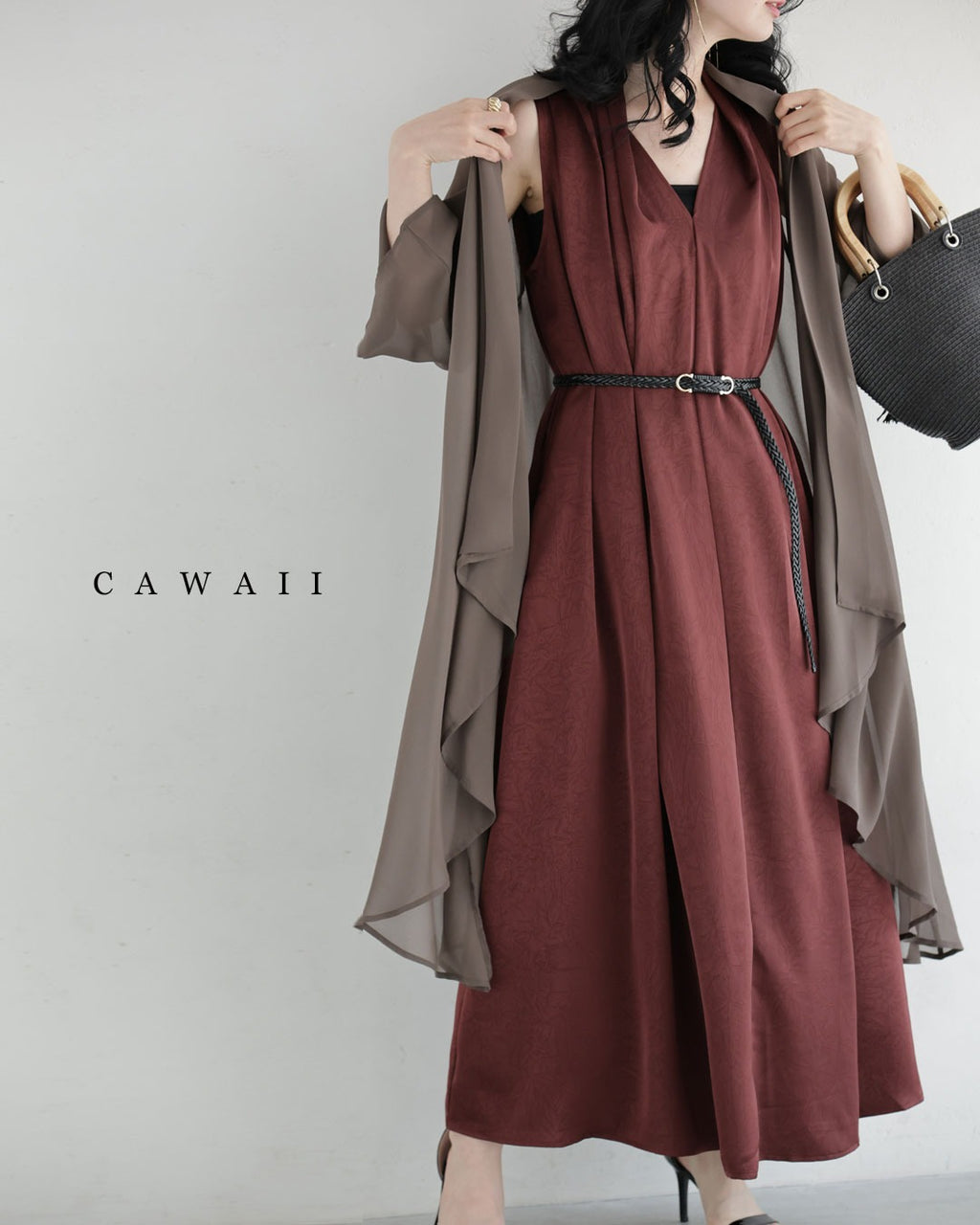 肩から流れる上品なタックロングワンピース（ベルト付き） – ONE
