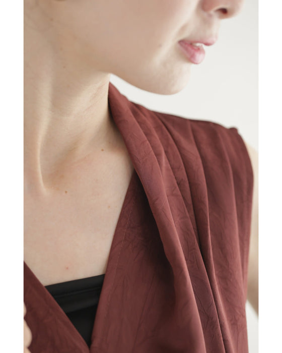 肩から流れる上品なタックロングワンピース(ベルト付き)