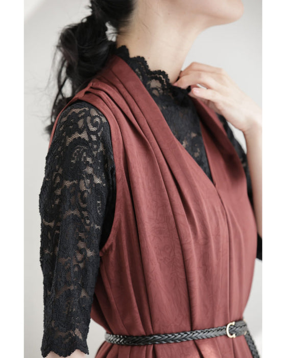 肩から流れる上品なタックロングワンピース(ベルト付き)