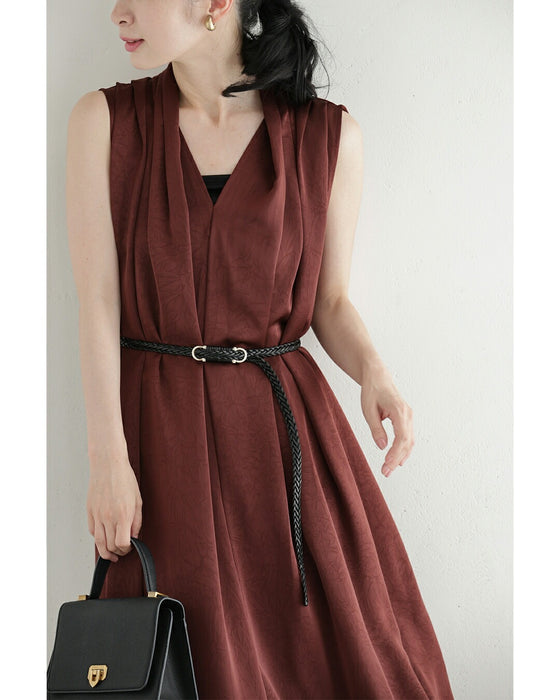 肩から流れる上品なタックロングワンピース(ベルト付き)