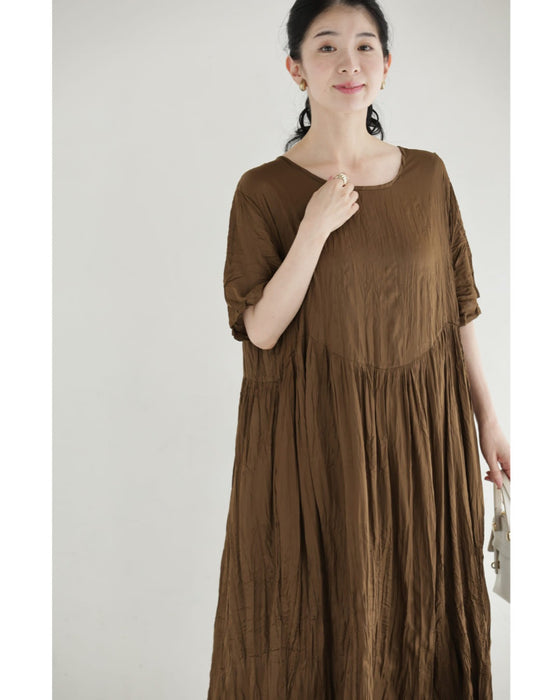 しっとりと柔らかなシワ加工ロングワンピース