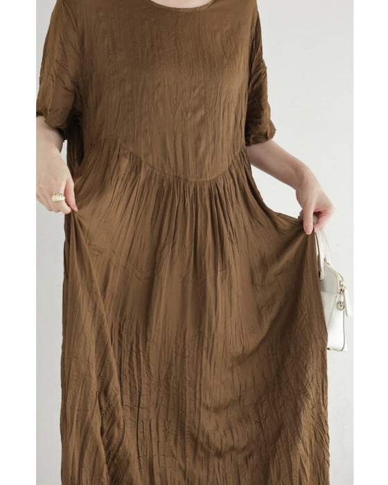 しっとりと柔らかなシワ加工ロングワンピース