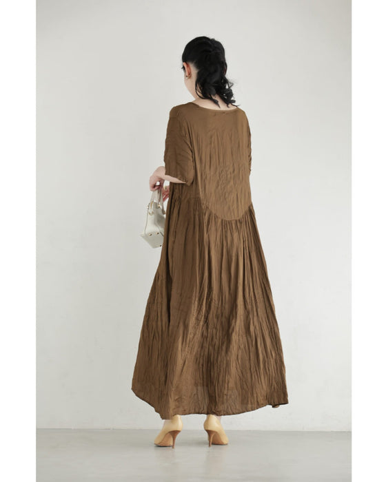 しっとりと柔らかなシワ加工ロングワンピース