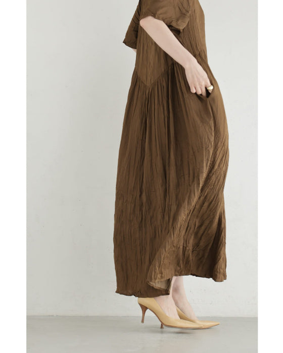 しっとりと柔らかなシワ加工ロングワンピース