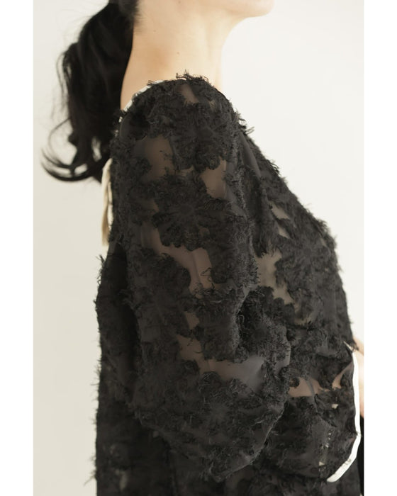 ふわふわシャギーのフレア袖シアーブラウストップス