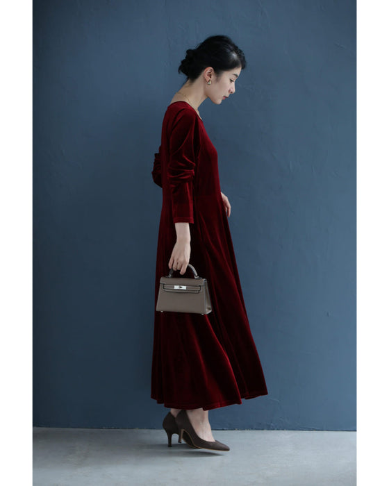 しっとり上質な艶めきベロアロングワンピース