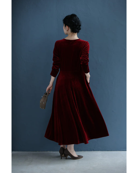 しっとり上質な艶めきベロアロングワンピース