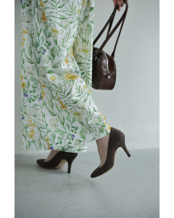 さらりと快適な履き心地。花々の美しさ広がるワイドパンツ