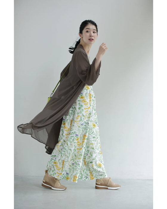さらりと快適な履き心地。花々の美しさ広がるワイドパンツ