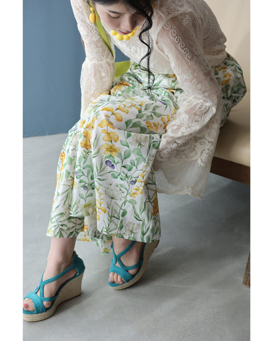 さらりと快適な履き心地。花々の美しさ広がるワイドパンツ