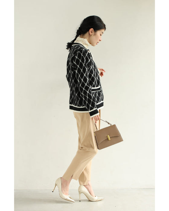 エレガントな金ボタンとダイヤチェック柄ニットカーディガン