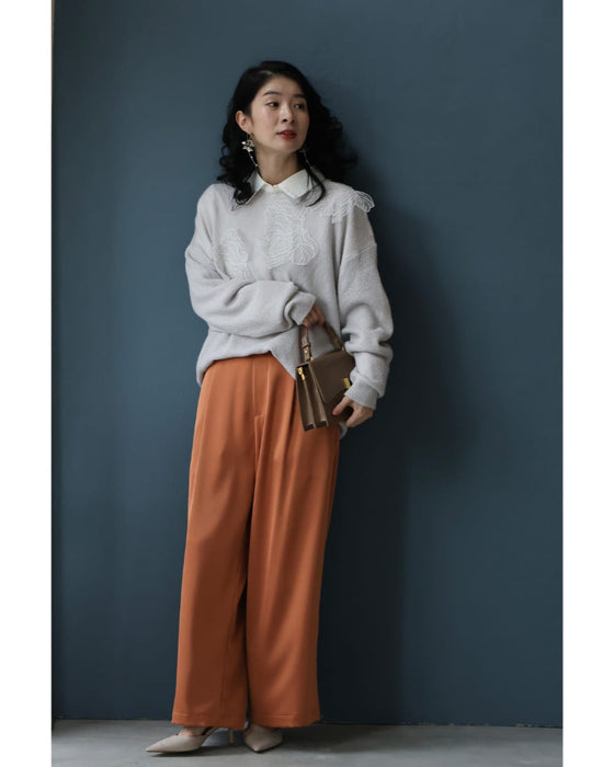 アシンメトリーなシアーデコルテの白花ニットプルオーバートップス