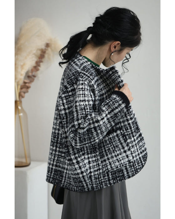 重ね着風な手元のチェックニットジャケット